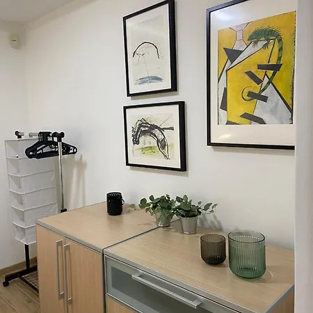 Center Apartment *
